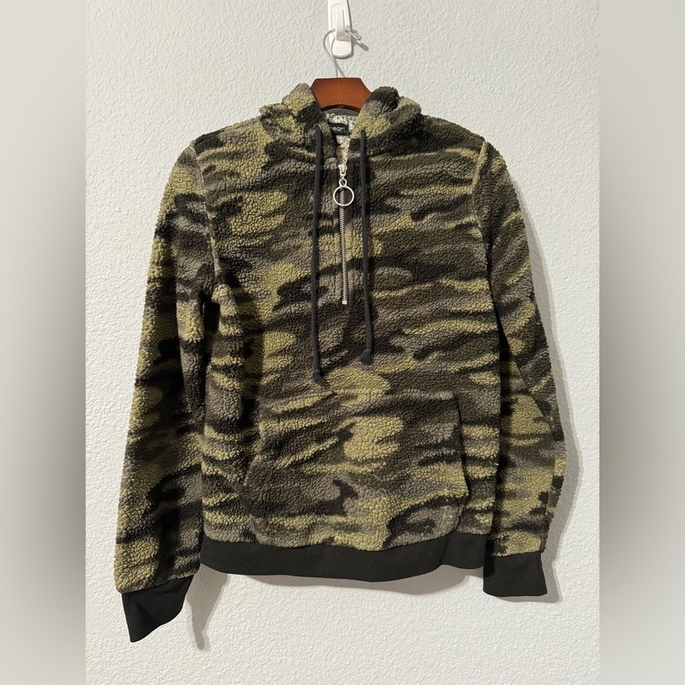 Derek Heart Girl Sweater Size M Cozy Army Hoodie 1/4 Zipper with Front Pockets